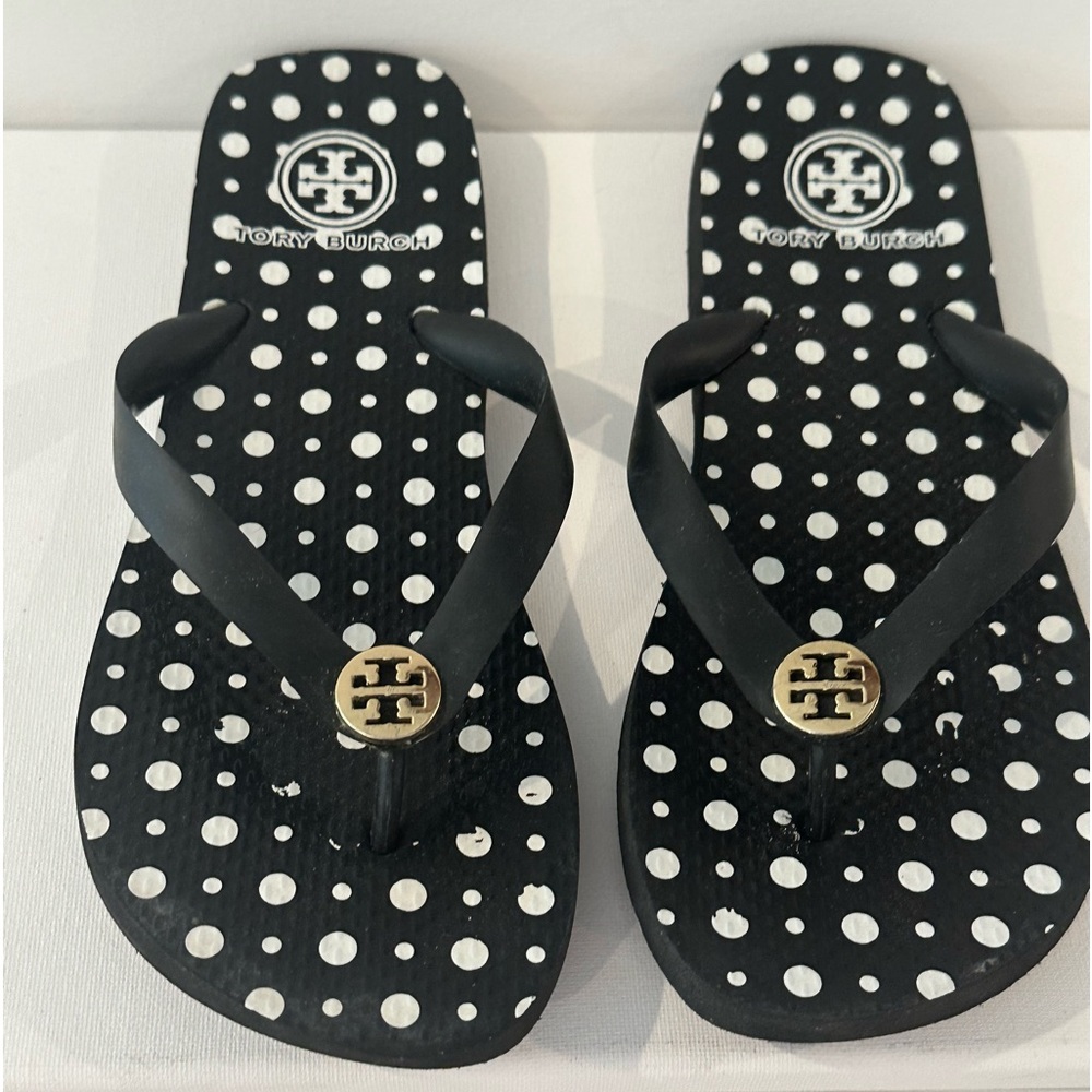 Tory Burch excellent condition black flip flop 8